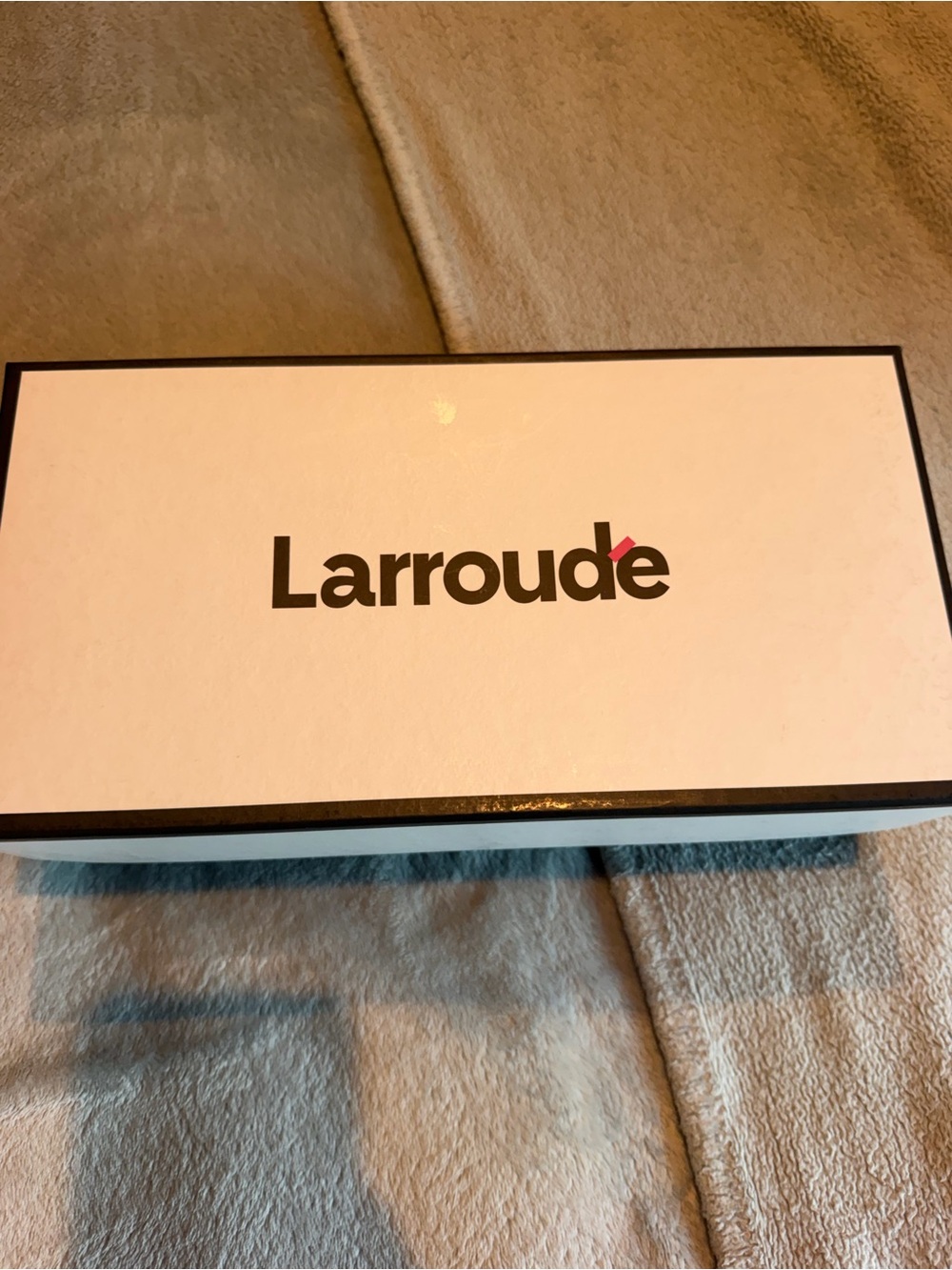 Larroude White and Black VR Accessory Box